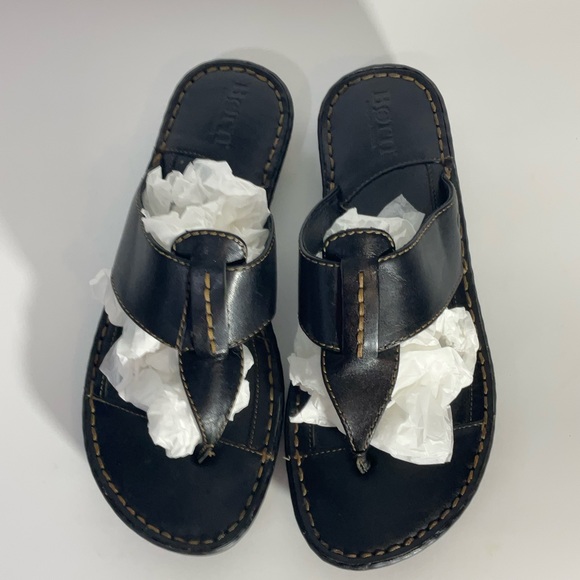 Born Black Leather Between Toe Sandals Gently Used & In Great Condition; Size 8 - Picture 7 of 15